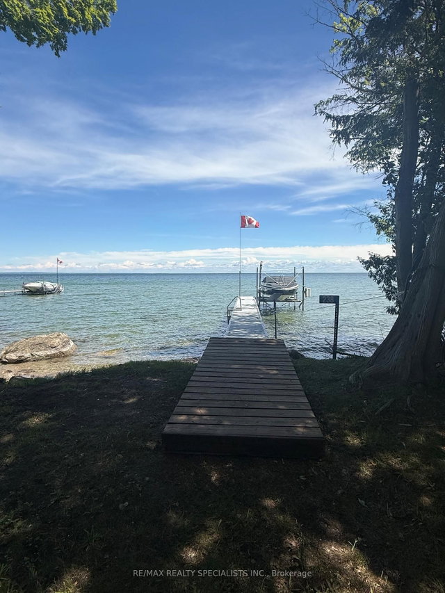 LOT 238 SNAKE Island