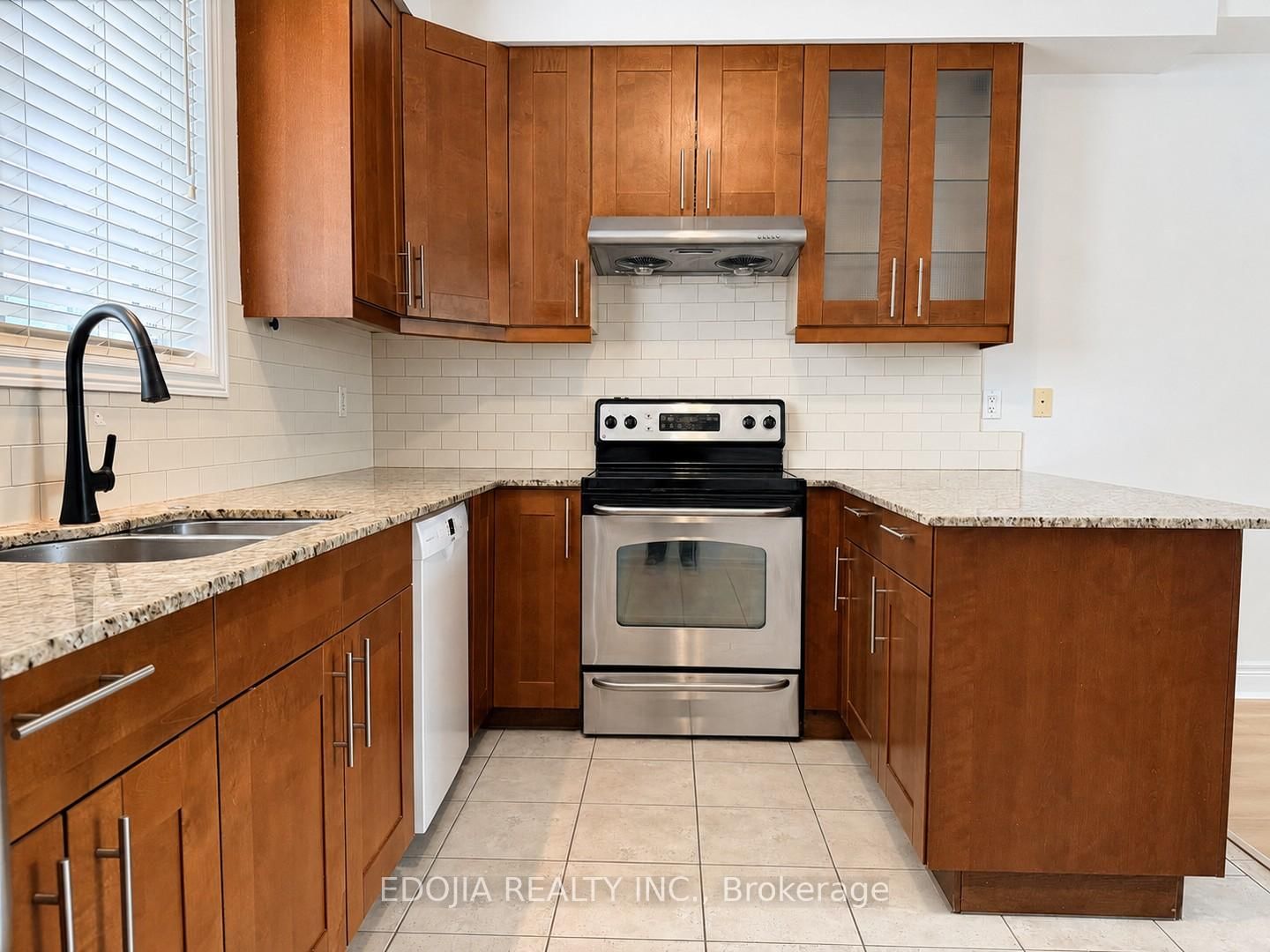 215 16th Avenue • #14 • Richmond Hill, ON photo 11