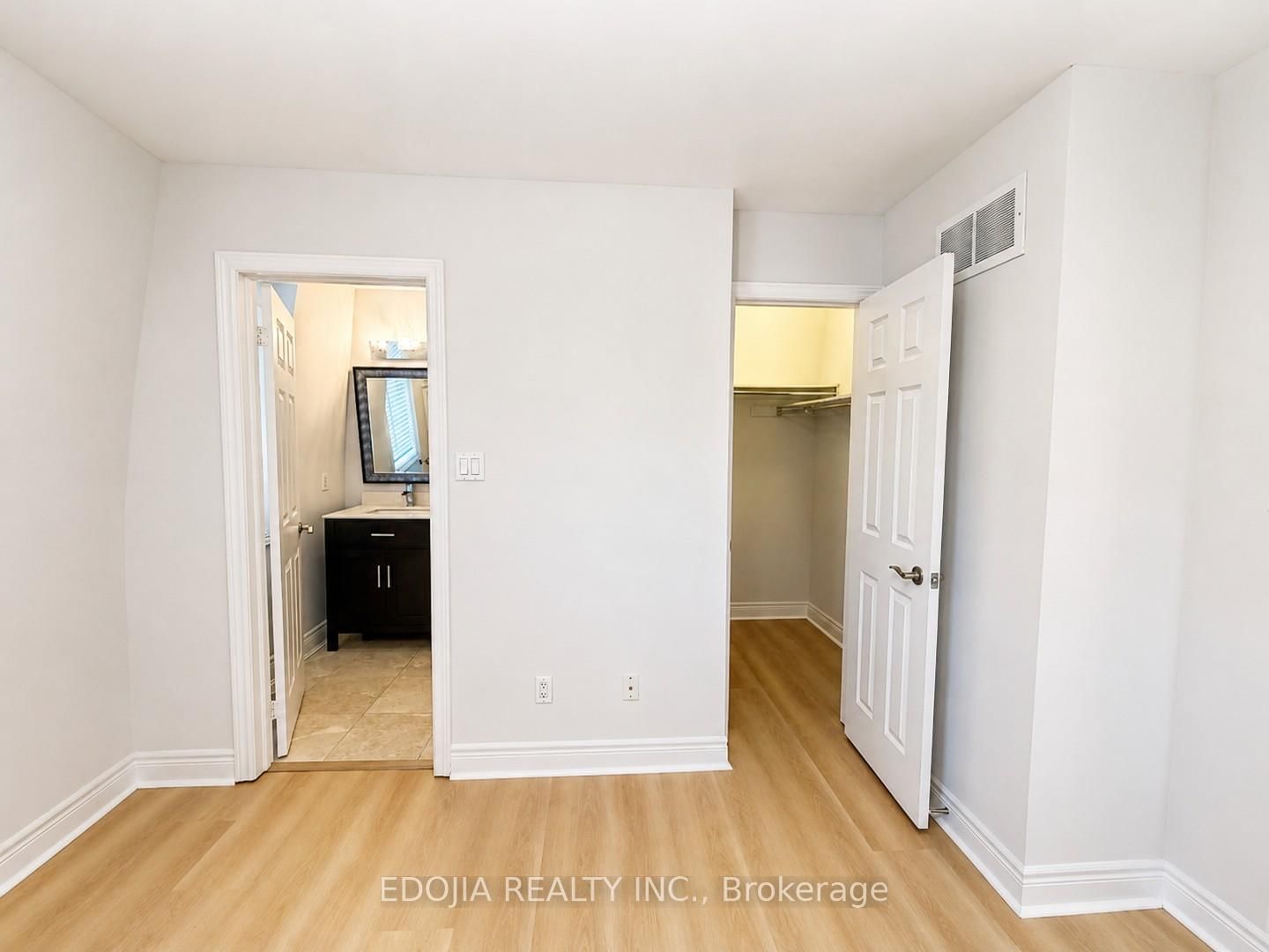 215 16th Avenue • #14 • Richmond Hill, ON photo 18