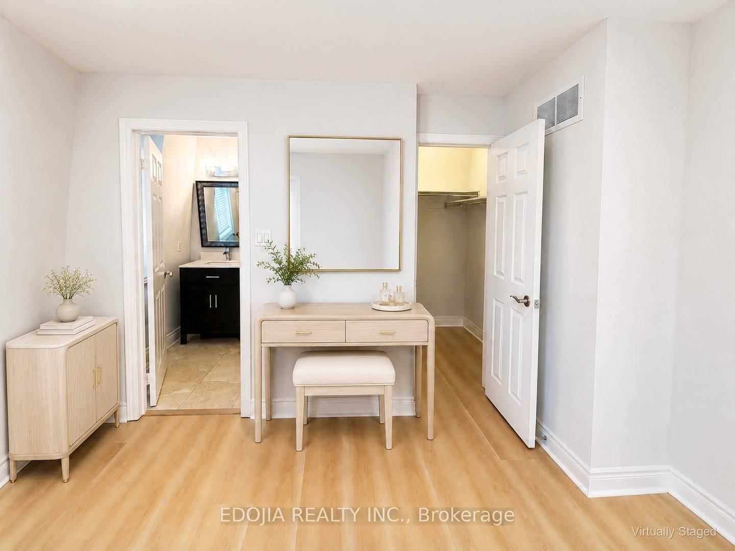 215 16th Avenue • #14 • Richmond Hill, ON photo 19