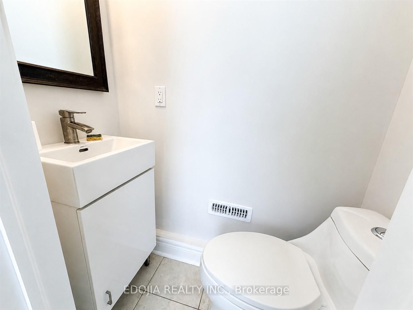215 16th Avenue • #14 • Richmond Hill, ON photo 26