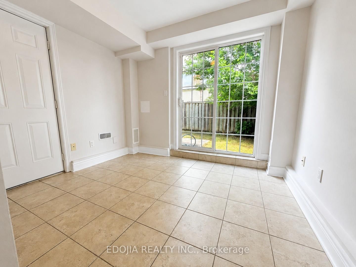 215 16th Avenue • #14 • Richmond Hill, ON photo 27