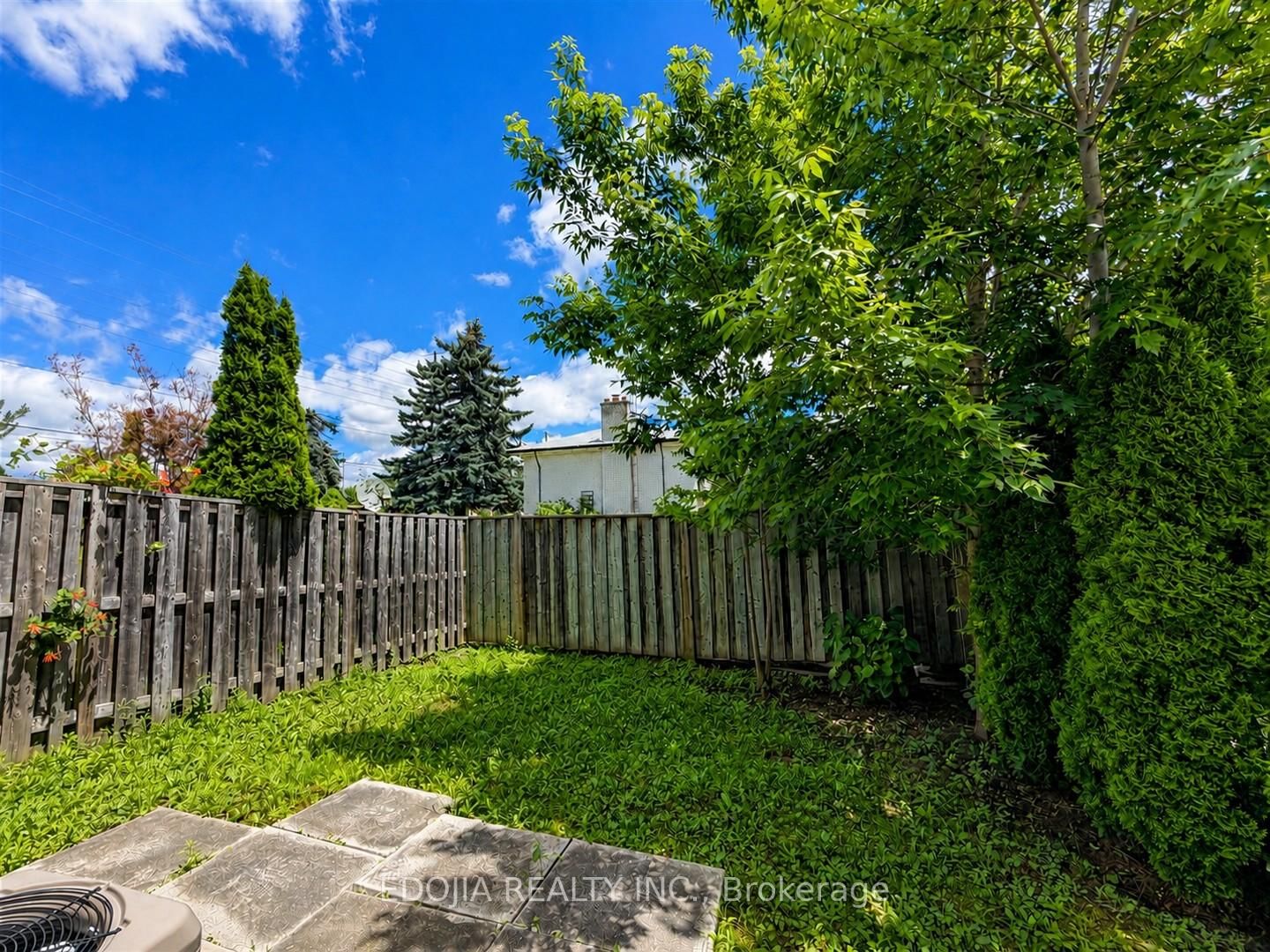 215 16th Avenue • #14 • Richmond Hill, ON photo 31