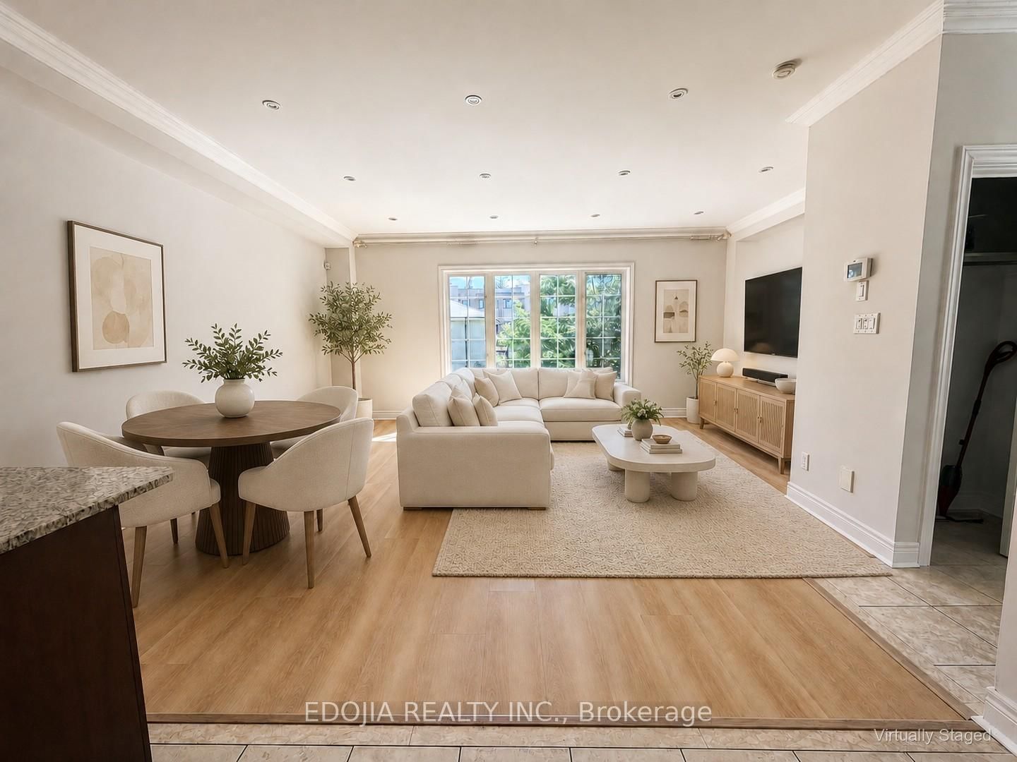 215 16th Avenue • #14 • Richmond Hill, ON photo 8