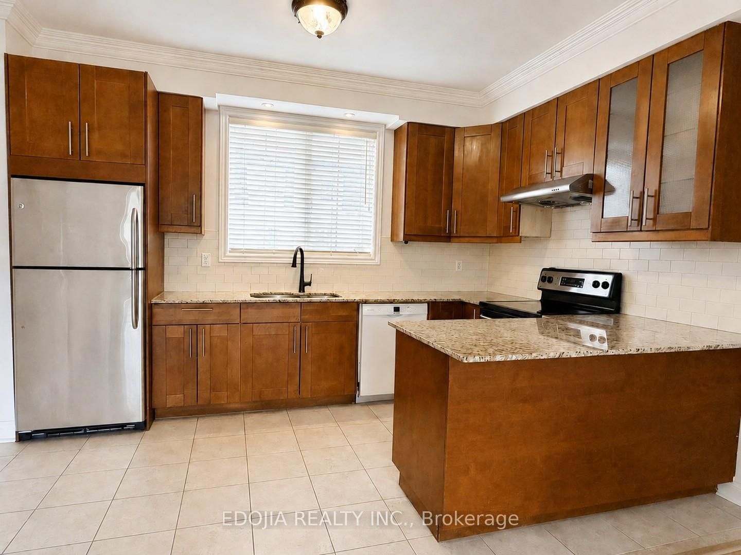 215 16th Avenue • #14 • Richmond Hill, ON photo 9
