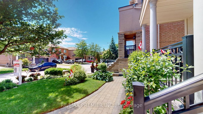 32 Timberwolf Crescent