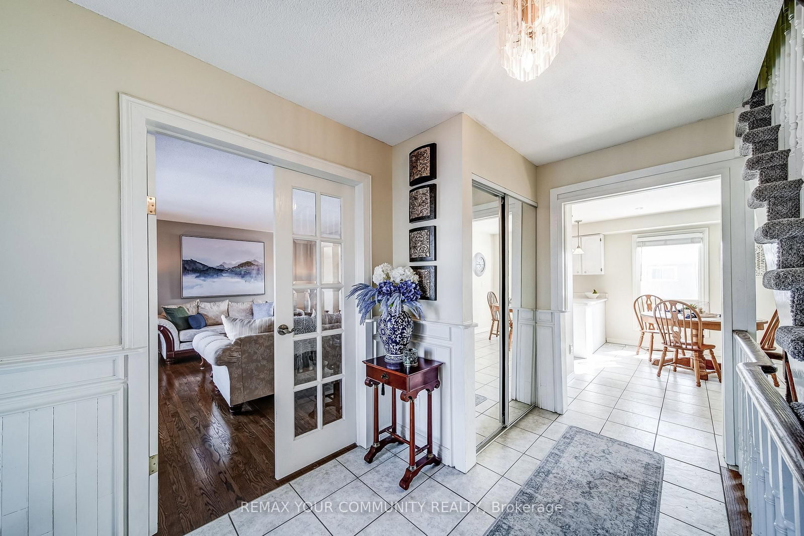 911 Ferndale Crescent • Newmarket, ON photo 4