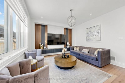 39 Nature Way Crescent • East Gwillimbury, ON photo 9