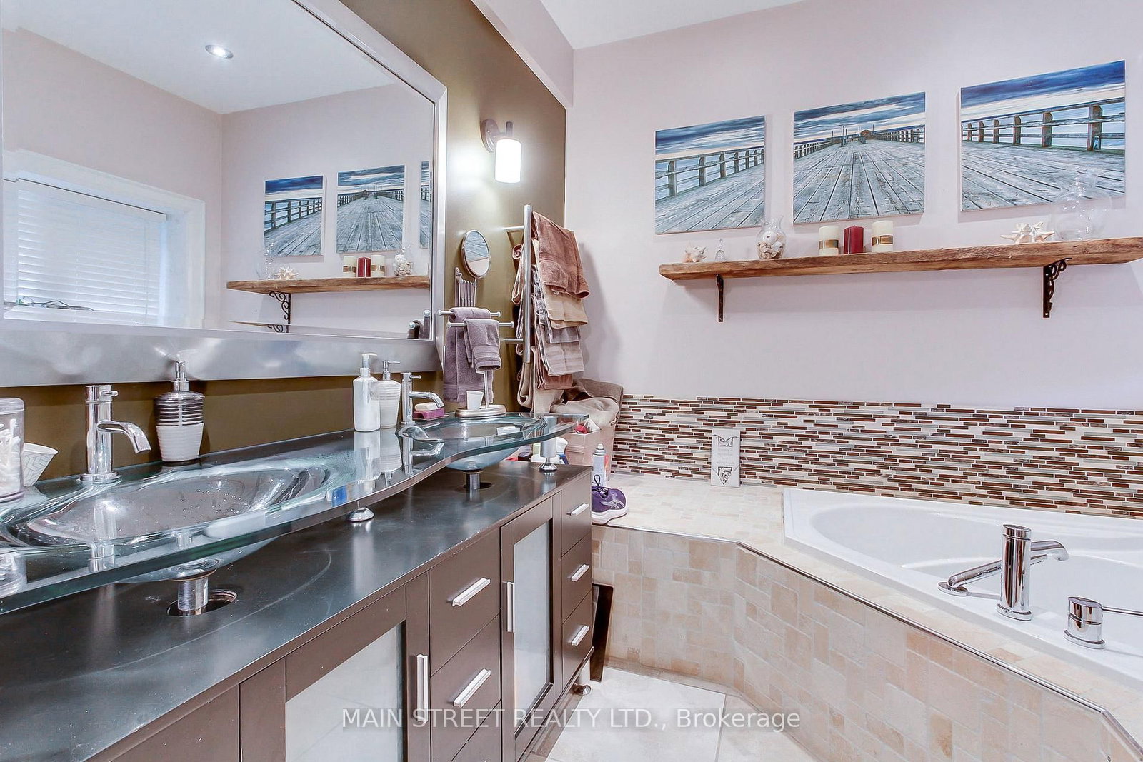 1 Mustard Street • Uxbridge, ON photo 8