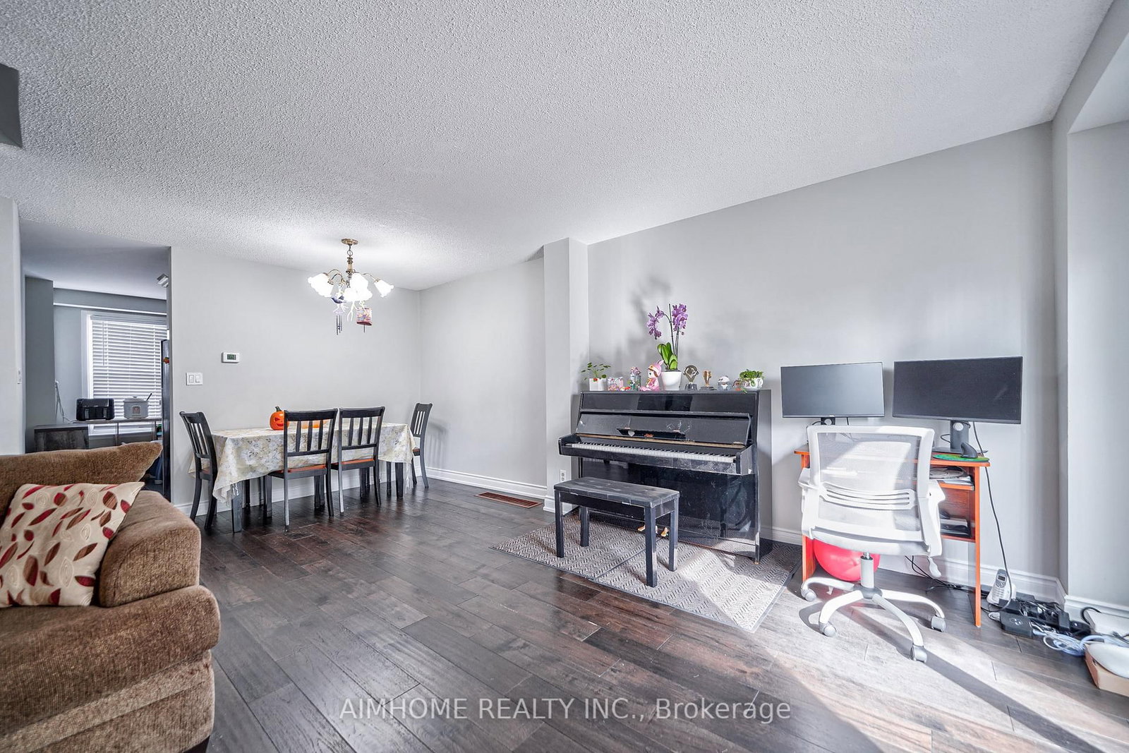 1692 John Street • Markham, ON photo 13