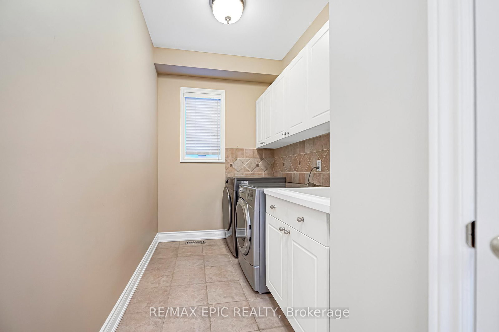 11 Palace Court • Richmond Hill, ON photo 10