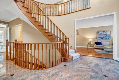 11 Palace Court • Richmond Hill, ON photo 9