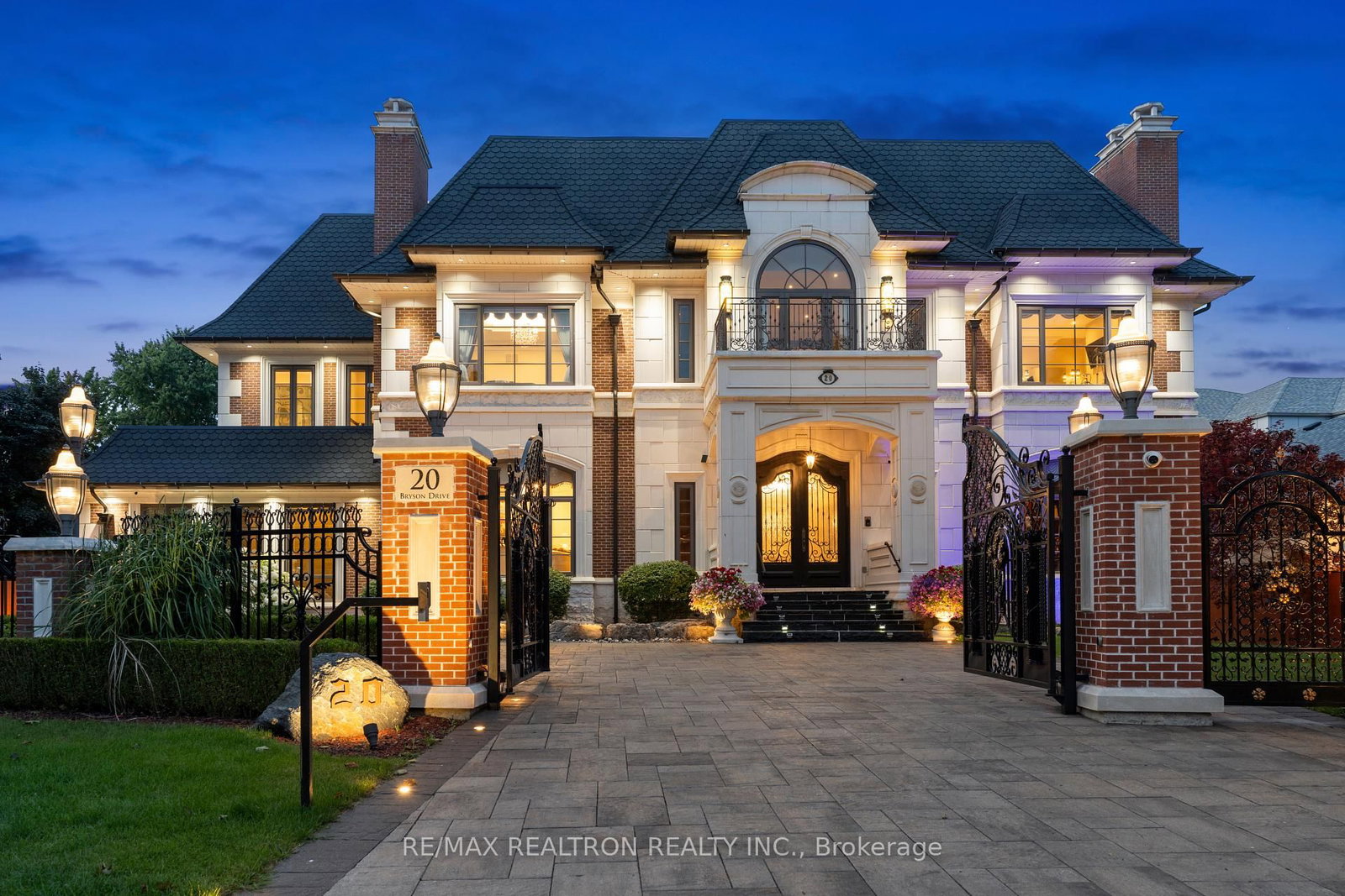 20 Bryson Drive • Richmond Hill, ON photo 2