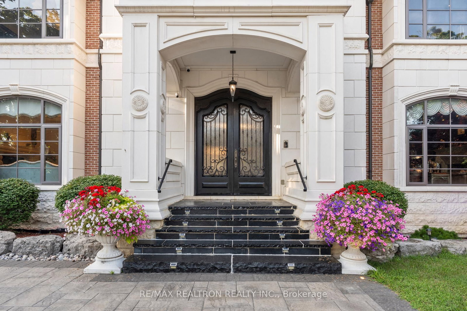 20 Bryson Drive • Richmond Hill, ON photo 9