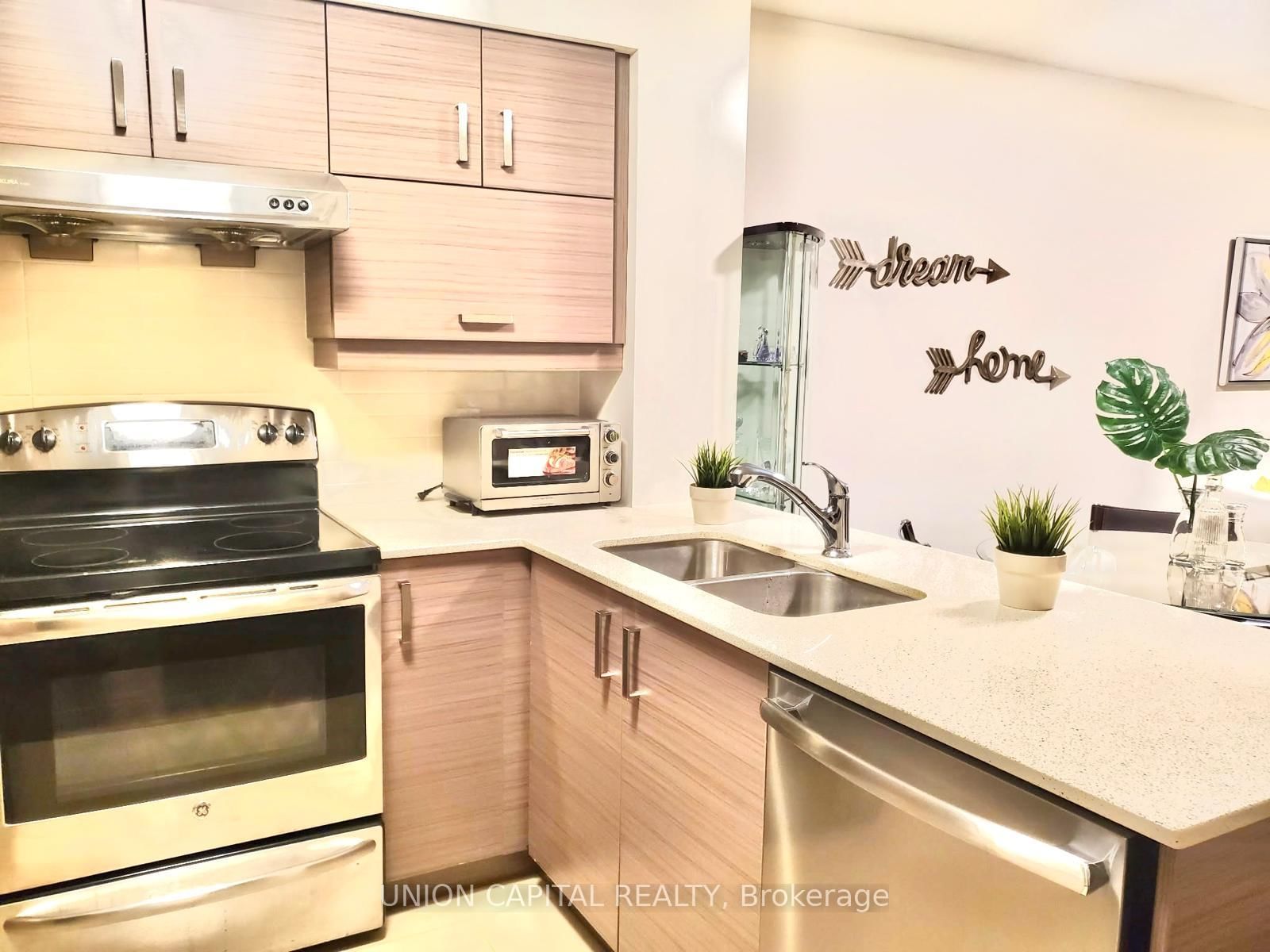 1 Uptown Drive • #910 • Markham, ON photo 3
