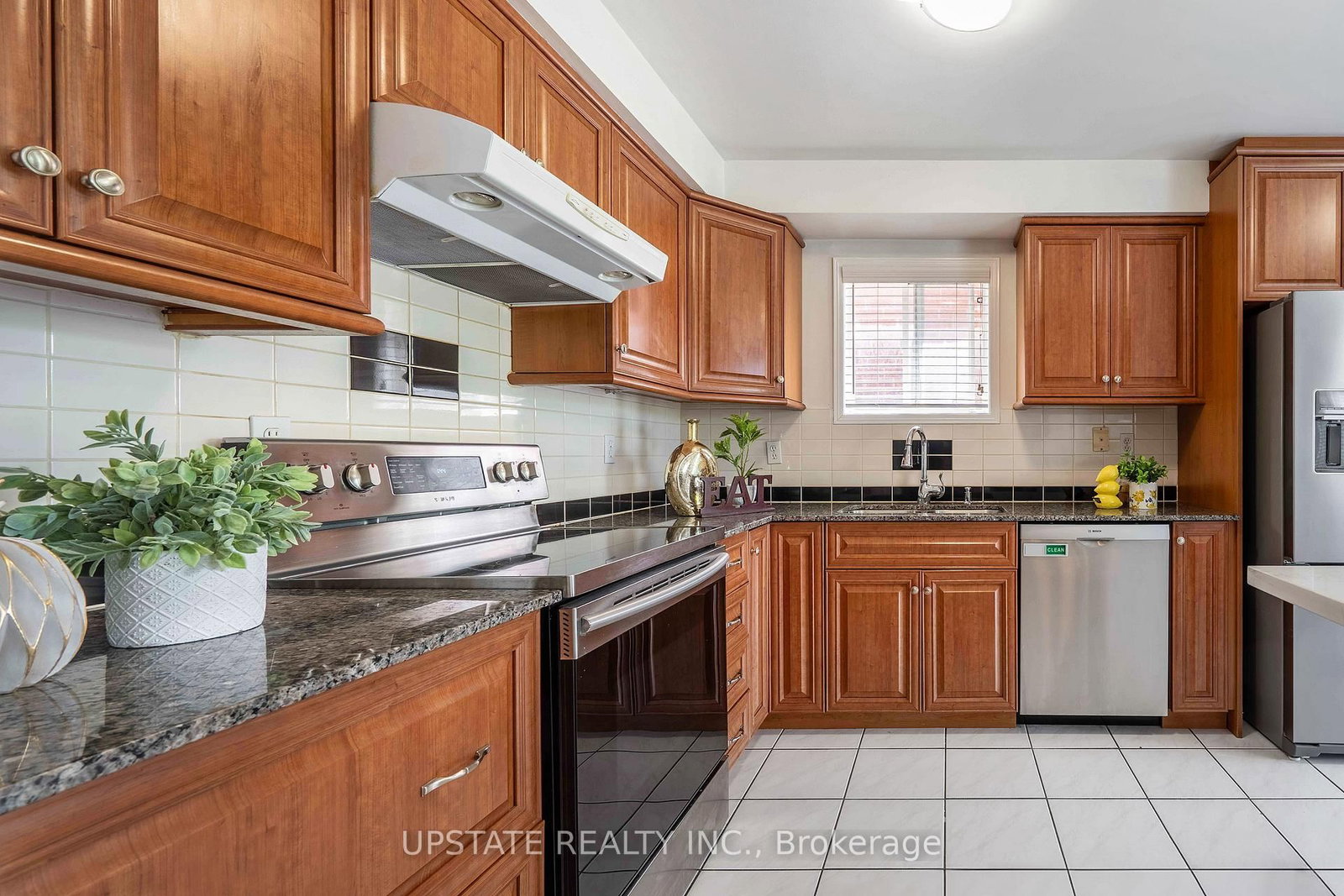 8548 Martin Grove Road • Vaughan, ON photo 8
