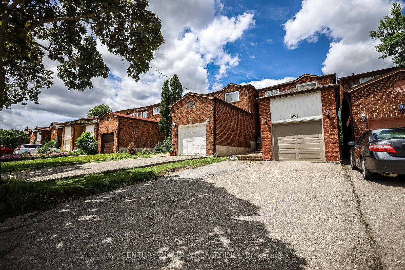92 Rejane Crescent • Vaughan, ON photo 2