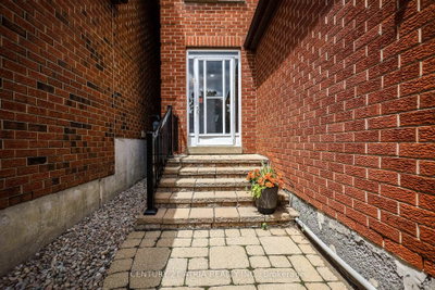 92 Rejane Crescent • Vaughan, ON photo 4