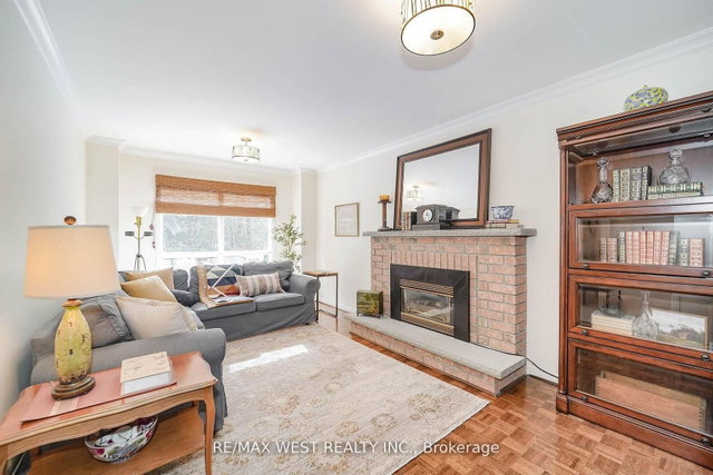 43 Summitcrest Drive