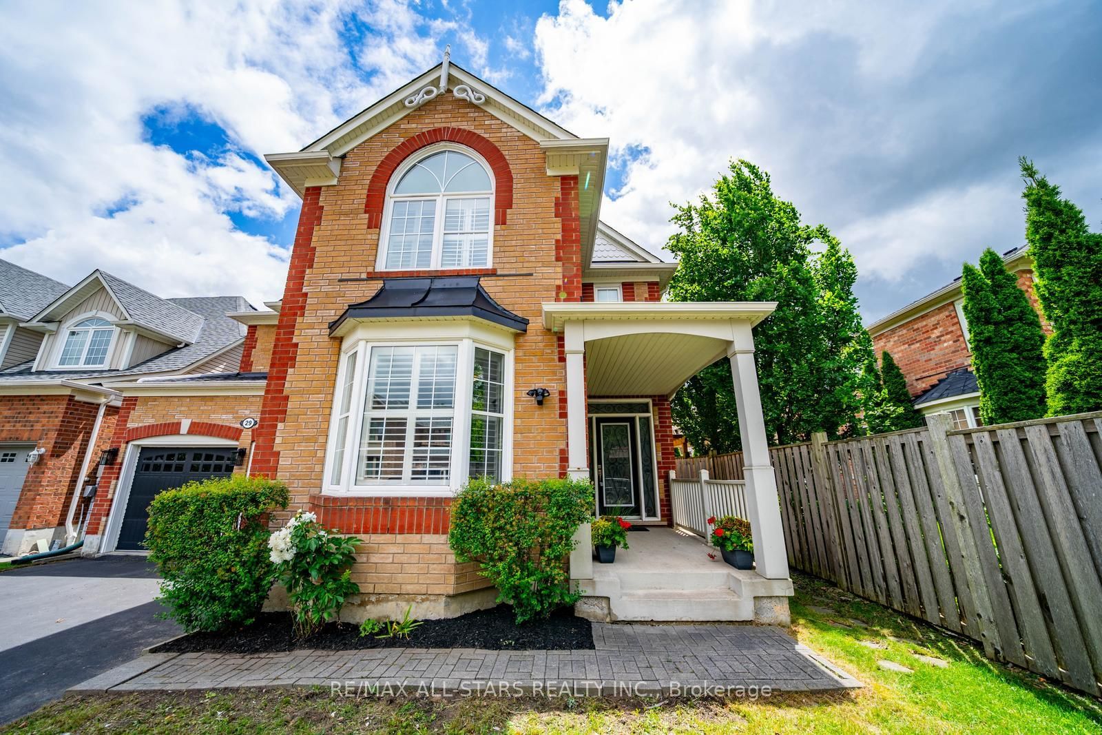 29 Little Rouge Circle • Whitchurch-Stouffville, ON photo 4
