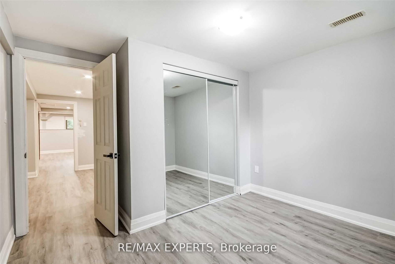 Lower - 39 The Boulevard, New Tecumseth 3