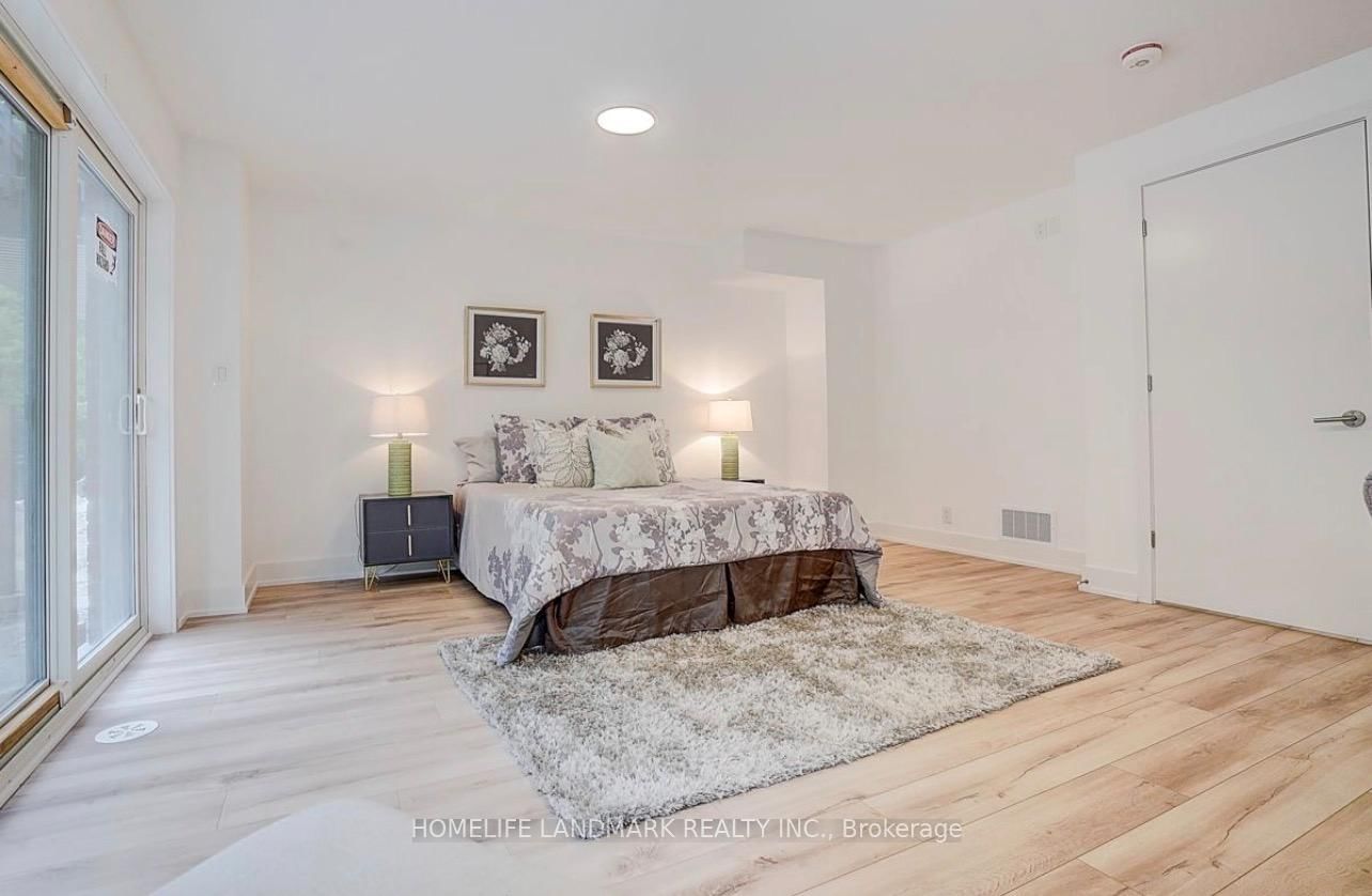 29 Chestnut Court • Aurora, ON photo 6