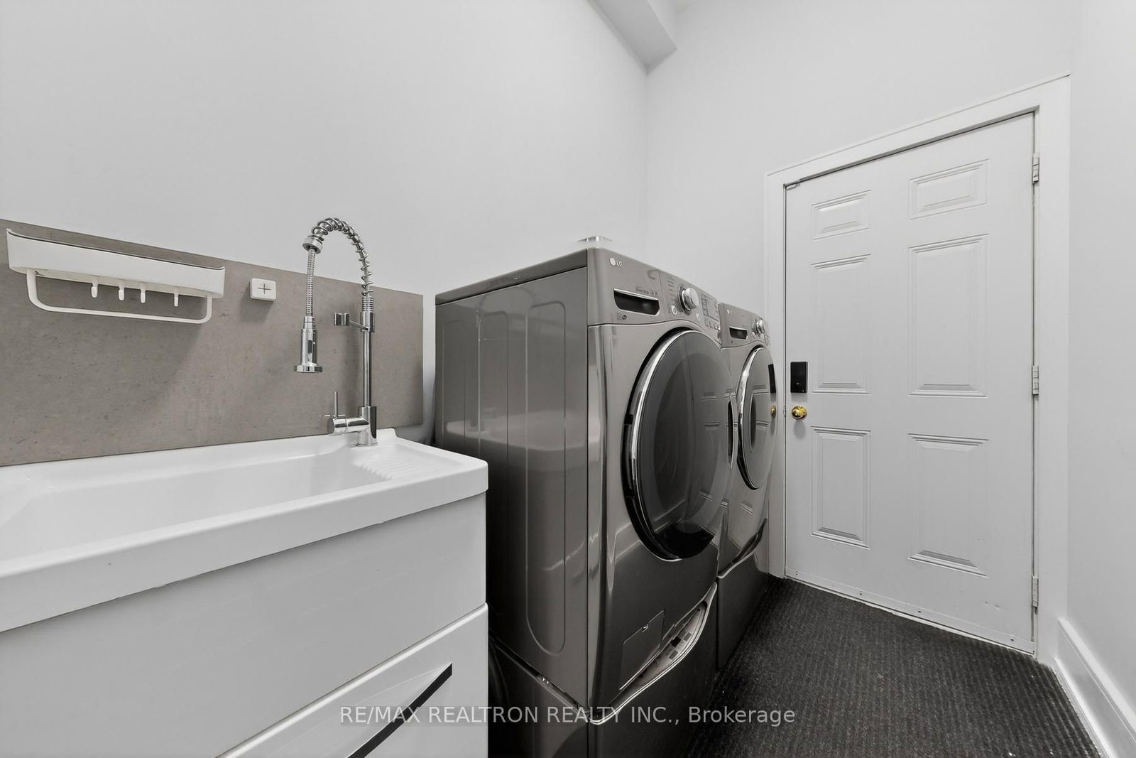 143 Shelbourne Drive • Vaughan, ON photo 12