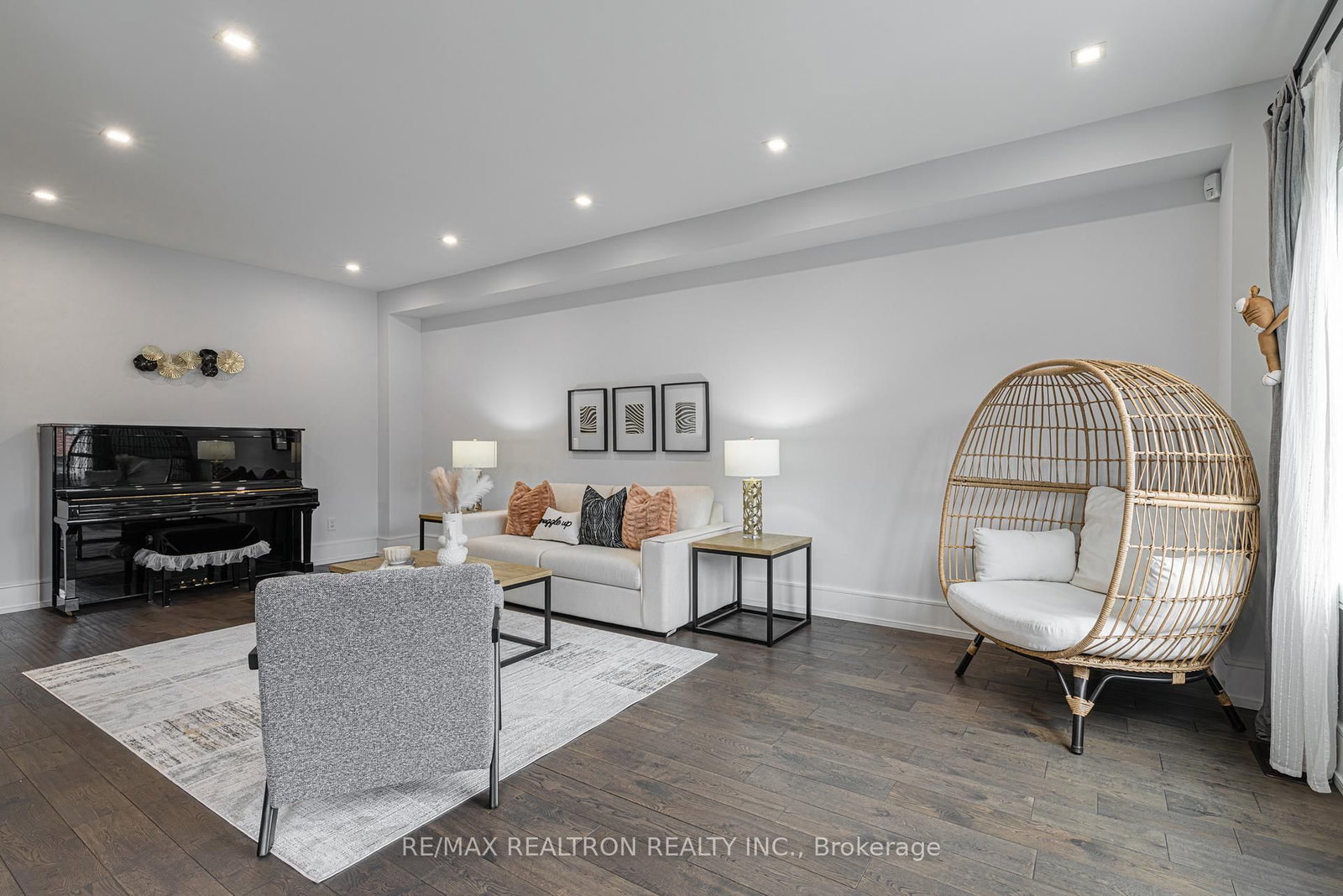 143 Shelbourne Drive • Vaughan, ON photo 14