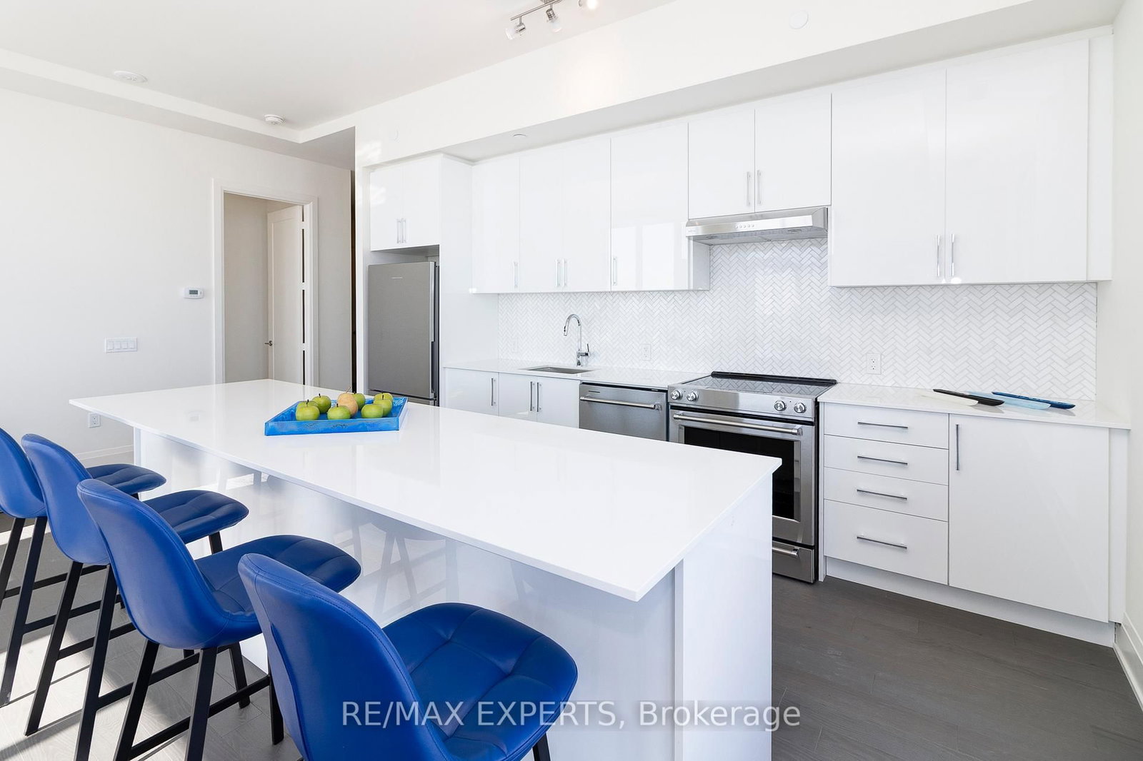 8960 Jane Street • #PH111 • Vaughan, ON photo 9