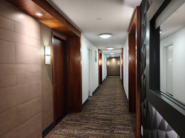 801 - 39 Galleria Parkway