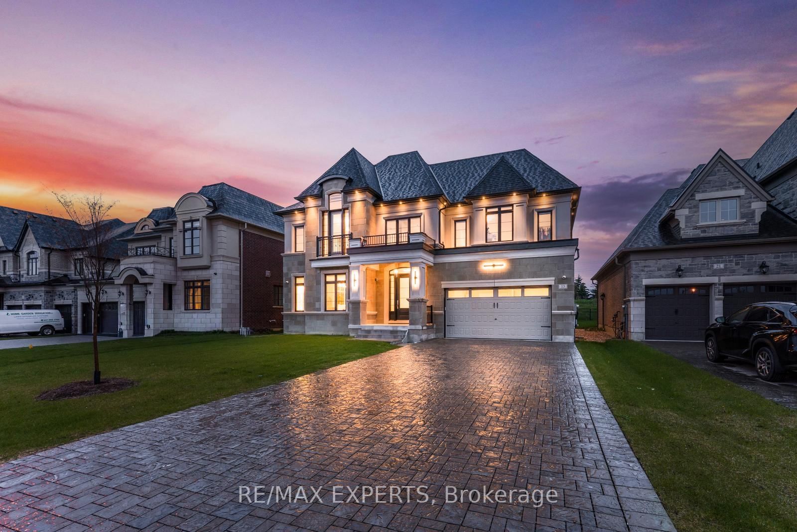 15 Sculpture Garden Lane • Vaughan, ON photo 2