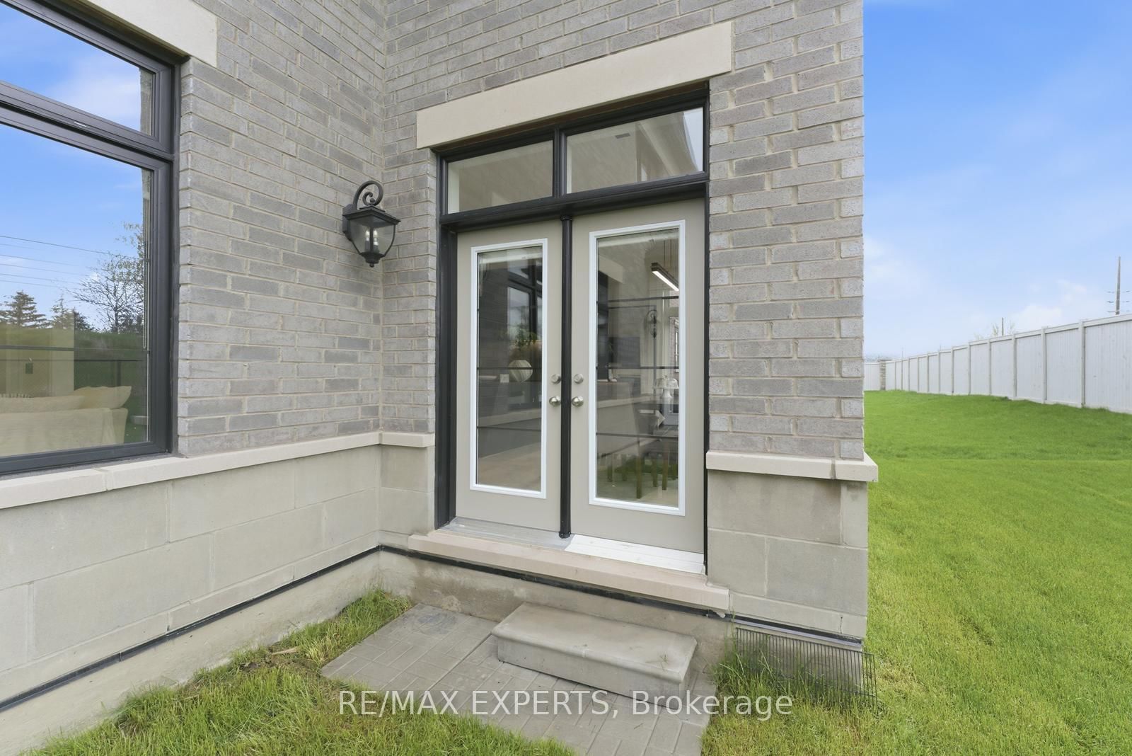 15 Sculpture Garden Lane • Vaughan, ON photo 40
