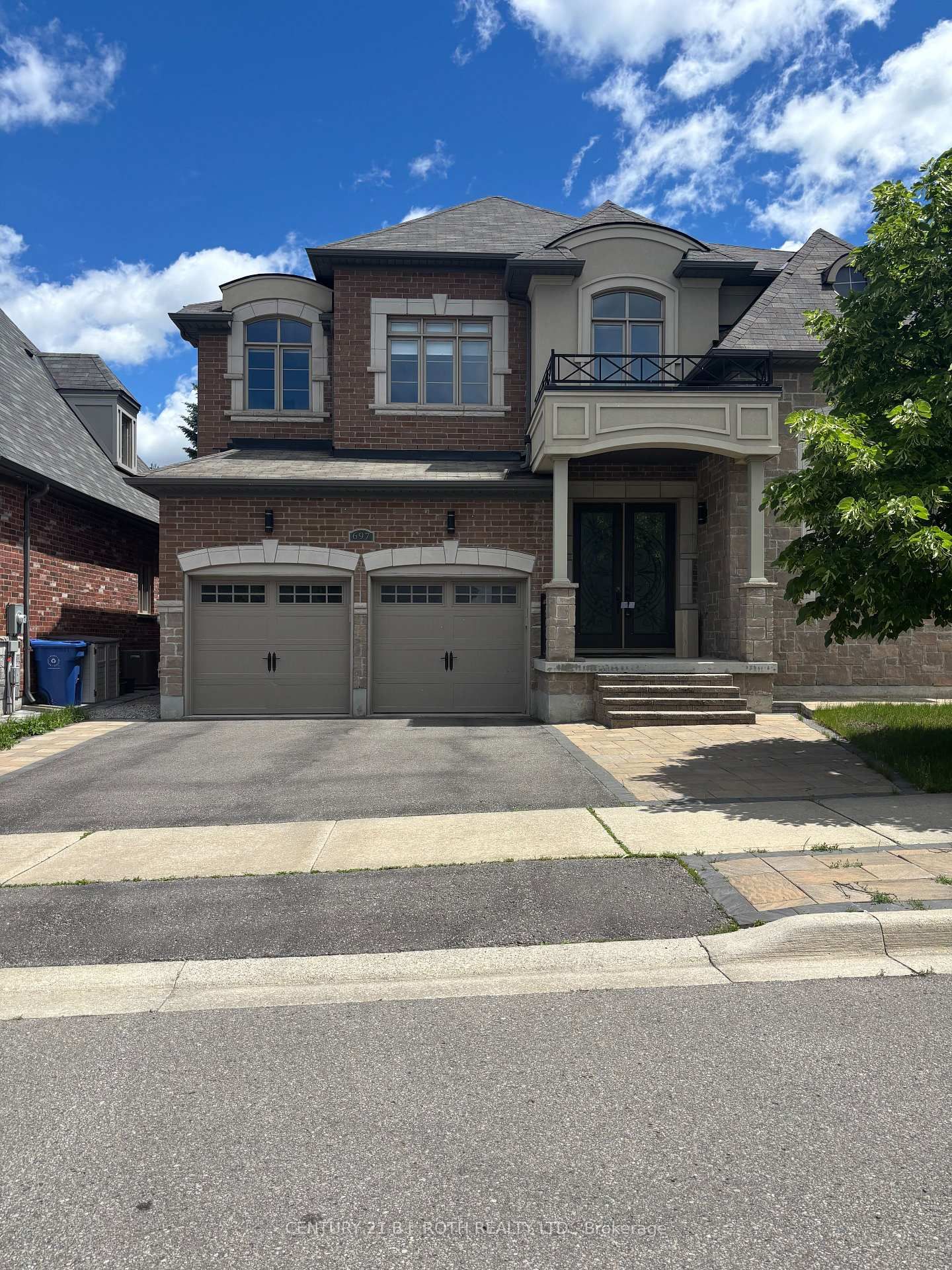 697 Mcgregor Farm Trail • Newmarket, ON photo 2