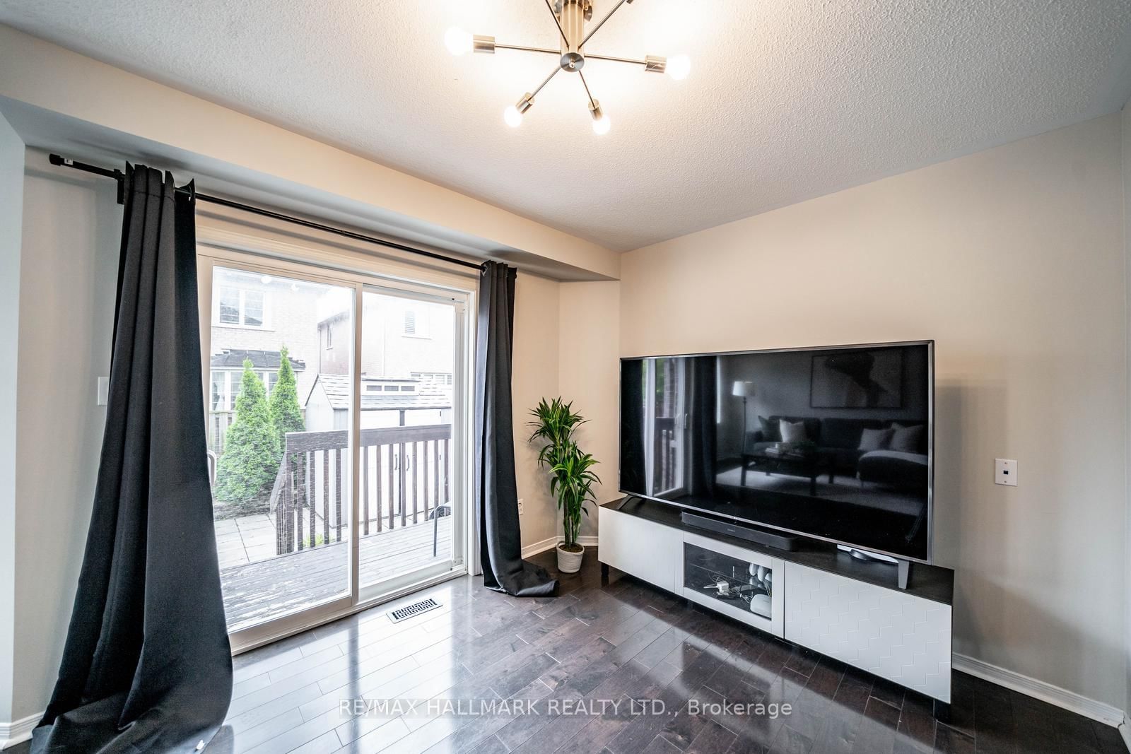 85 Vera Lynn Crescent • Whitchurch-Stouffville, ON photo 14