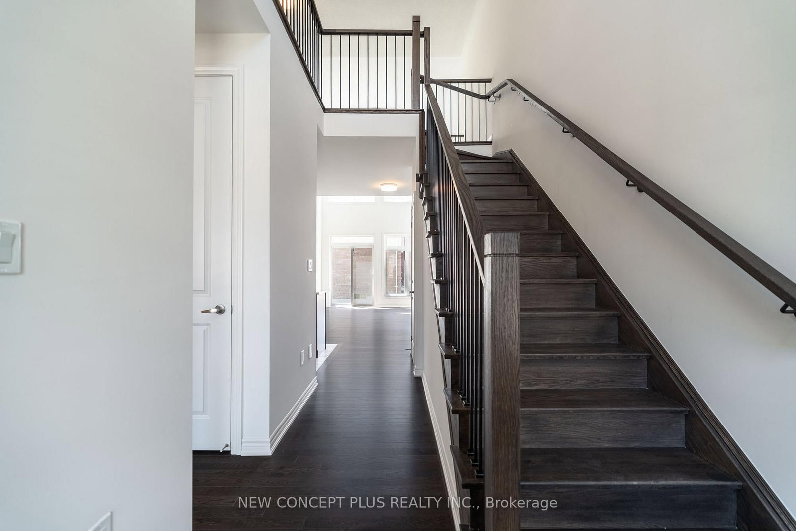 10 Mayapple Street • Adjala-Tosorontio, ON photo 2