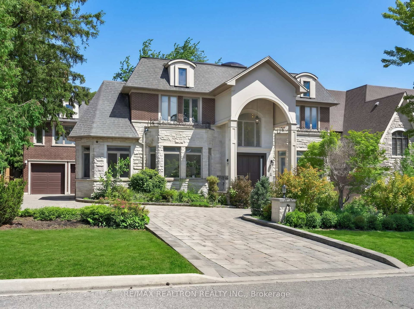 45 Boyle Drive • Richmond Hill, ON photo 2