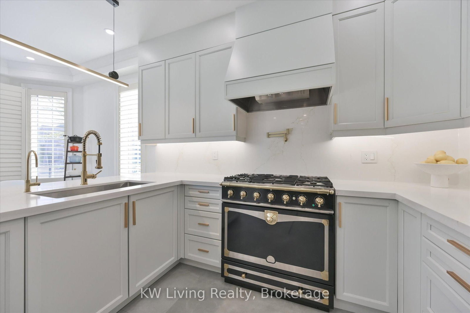2 Sunrise Ridge Trail • Whitchurch-Stouffville, ON photo 10