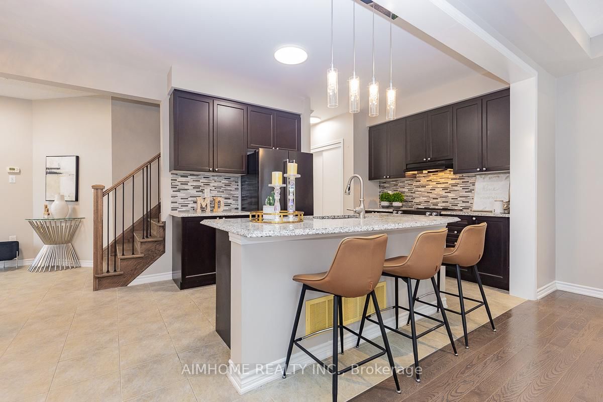 246 Thomas Phillips Drive • Aurora, ON photo 10
