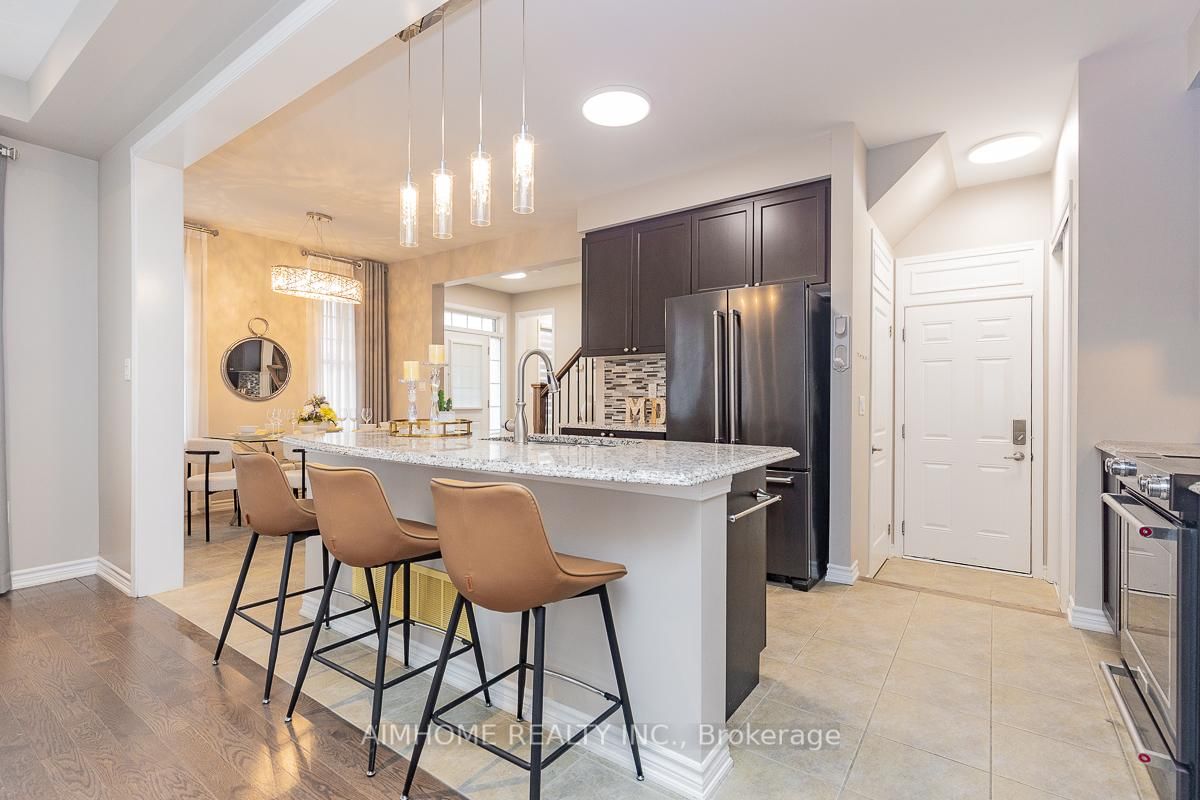 246 Thomas Phillips Drive • Aurora, ON photo 12