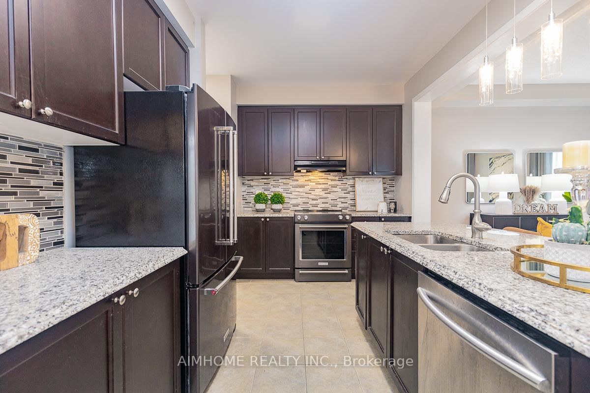 246 Thomas Phillips Drive • Aurora, ON photo 13