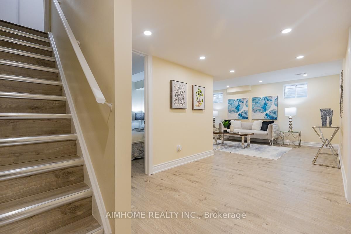246 Thomas Phillips Drive • Aurora, ON photo 28