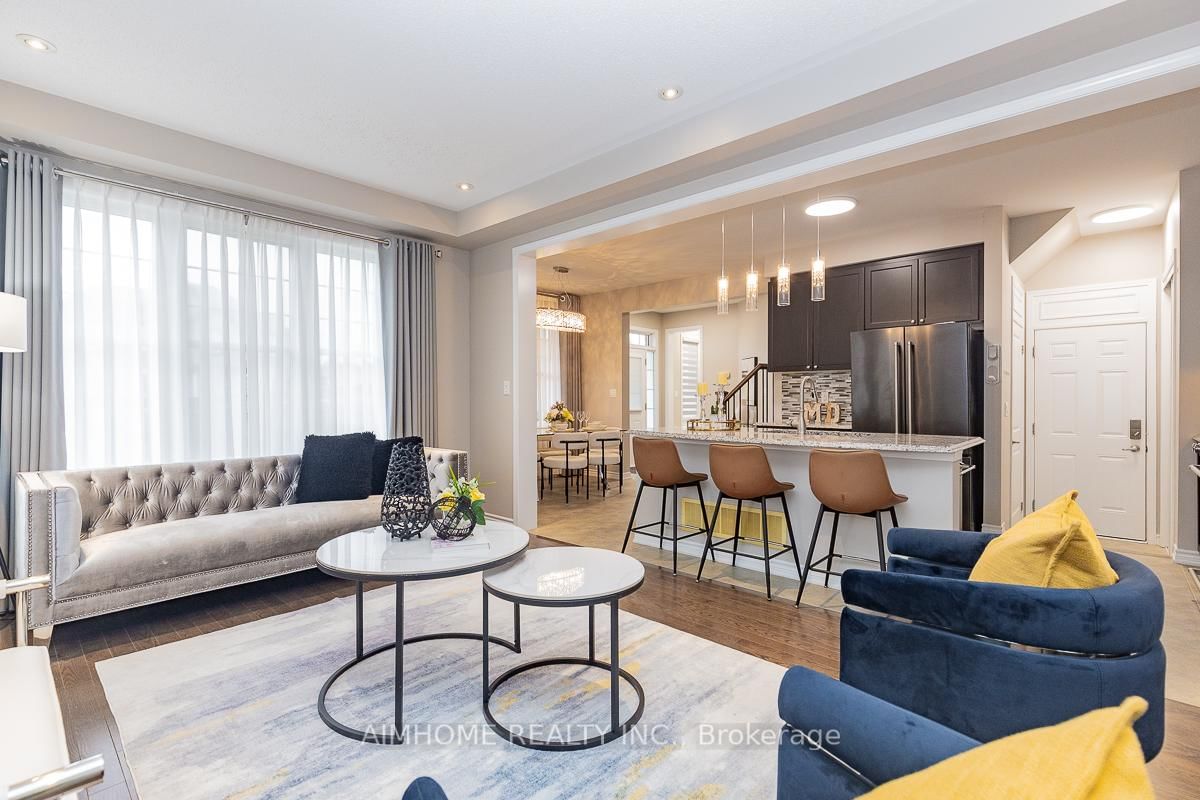 246 Thomas Phillips Drive • Aurora, ON photo 6