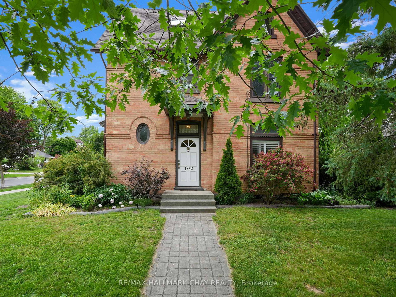 102 Wellington Street E • New Tecumseth, ON photo 2