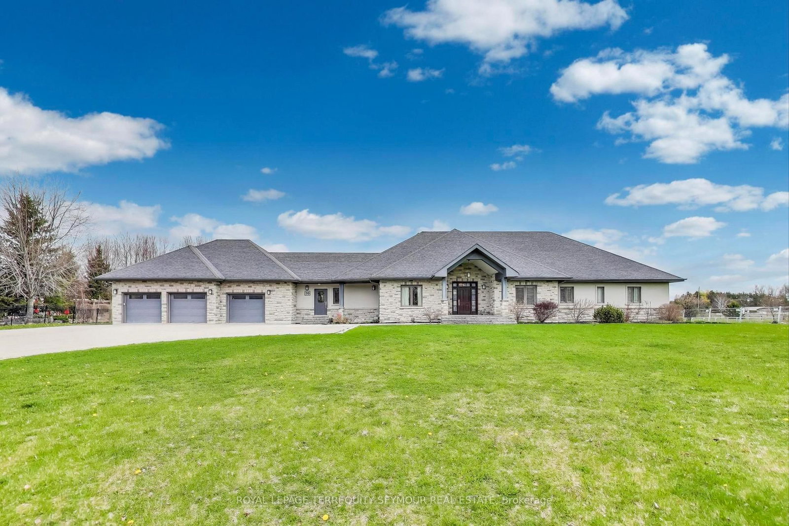 67 Grayfield Drive • Whitchurch-Stouffville, ON photo 2