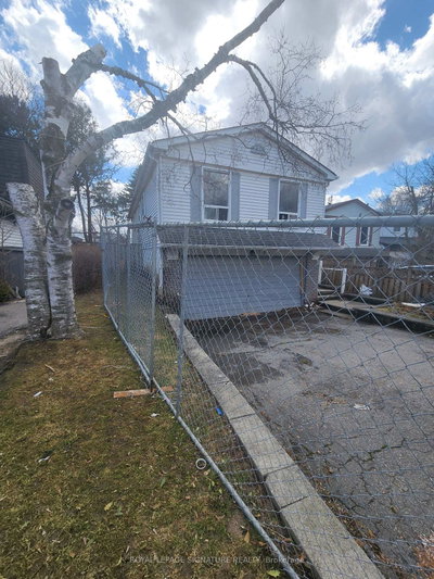 29 Lillooet Crescent • Richmond Hill, ON photo 3
