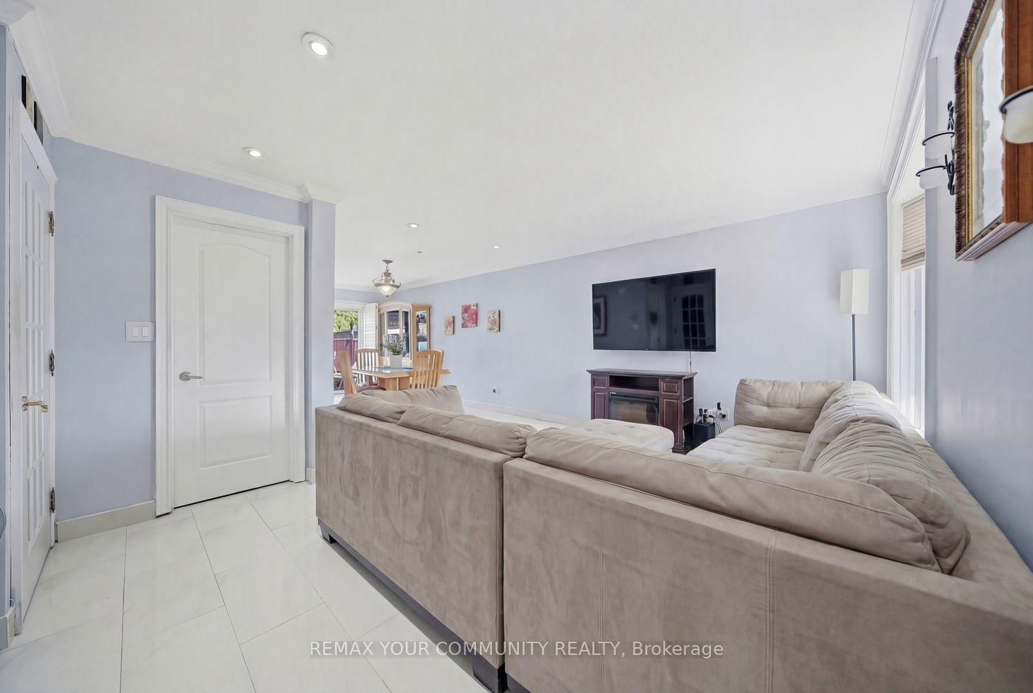 130 Andrea Lane • Vaughan, ON photo 8