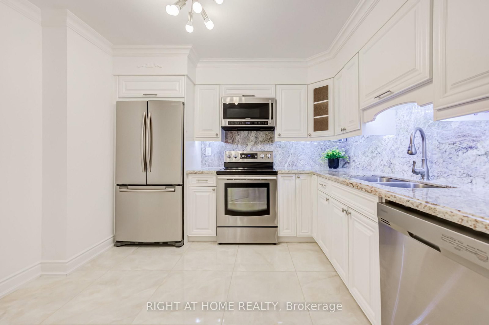 333 W CLARK Avenue • #412 • Vaughan, ON photo 14
