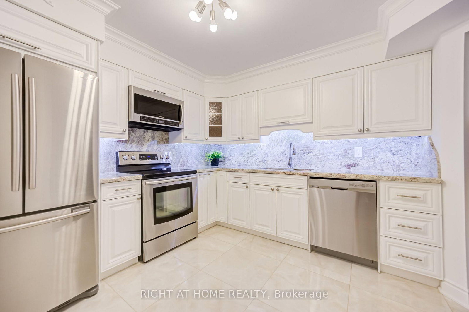 333 W CLARK Avenue • #412 • Vaughan, ON photo 15