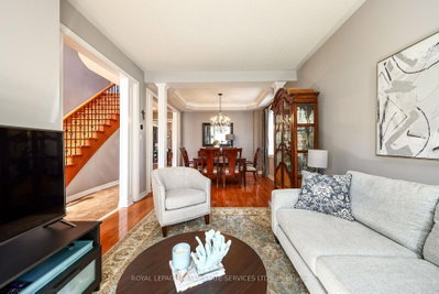 140 Humber Forest Court • Vaughan, ON photo 9