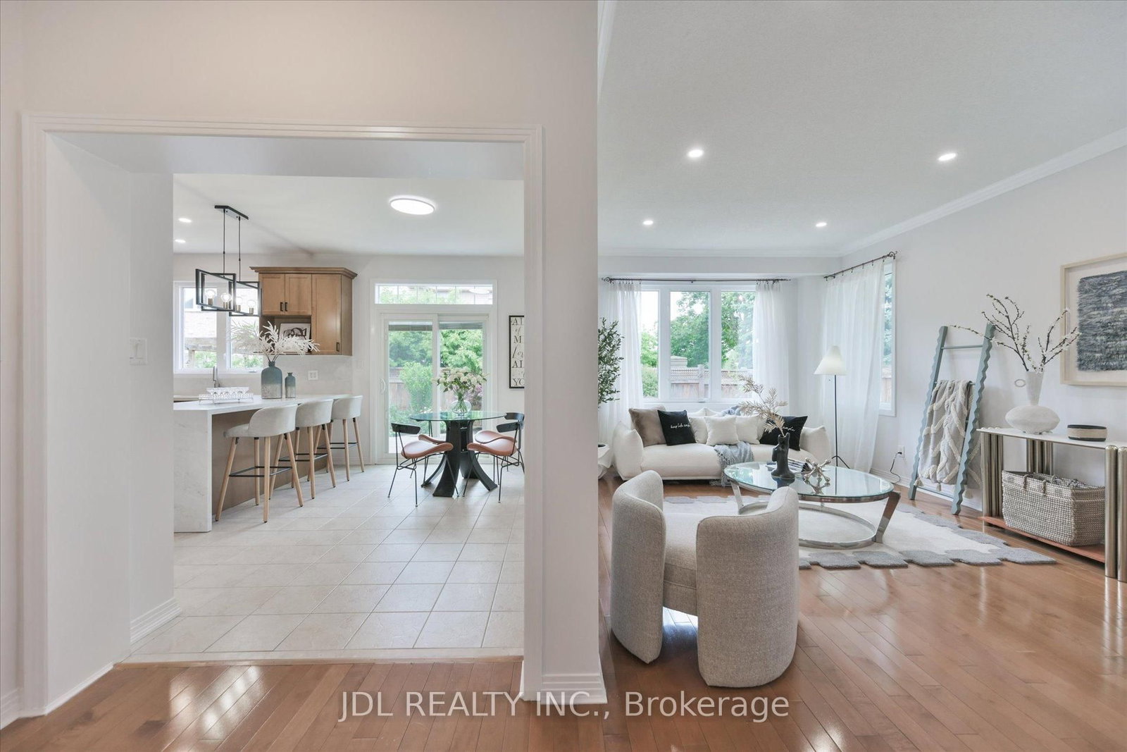 35 Stoneheath Crescent • Markham, ON photo 9